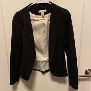 Black H&M women’s blazer with white inner lining. Great condition. Size 2